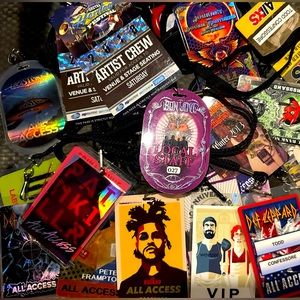 AUTHENTIC ALL-ACCESS BACKSTAGE WORKING PASSES